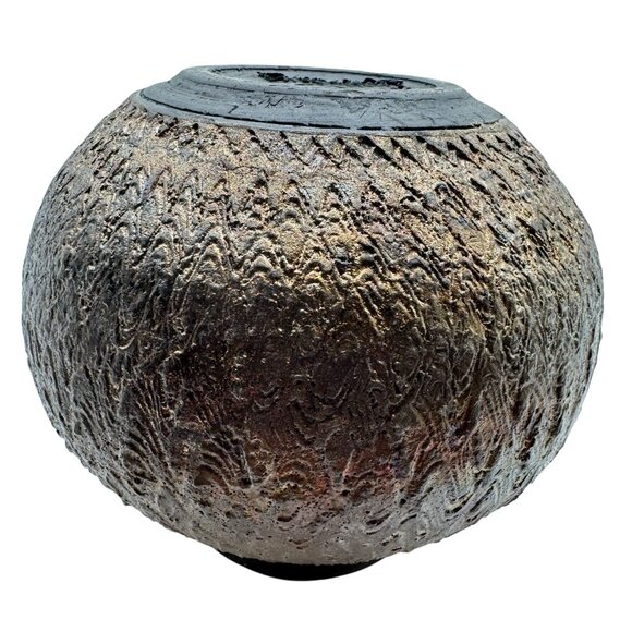 Signed Raku 4.5"Tall x 5" Round Vase Bowl w/ Applique 4.5"Tall x 5" Wide Beautif - Picture 3 of 8